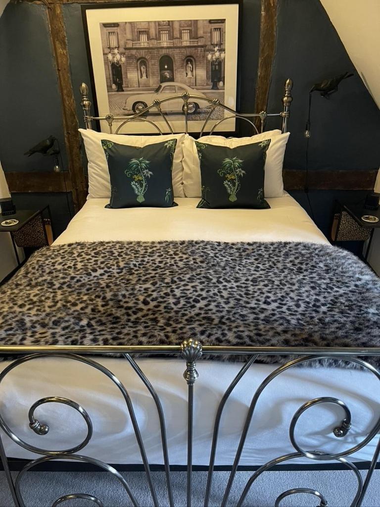 The Kingsbury 7Even 8Ight Bed & Breakfast มาร์ลบะระ ภายนอก รูปภาพ