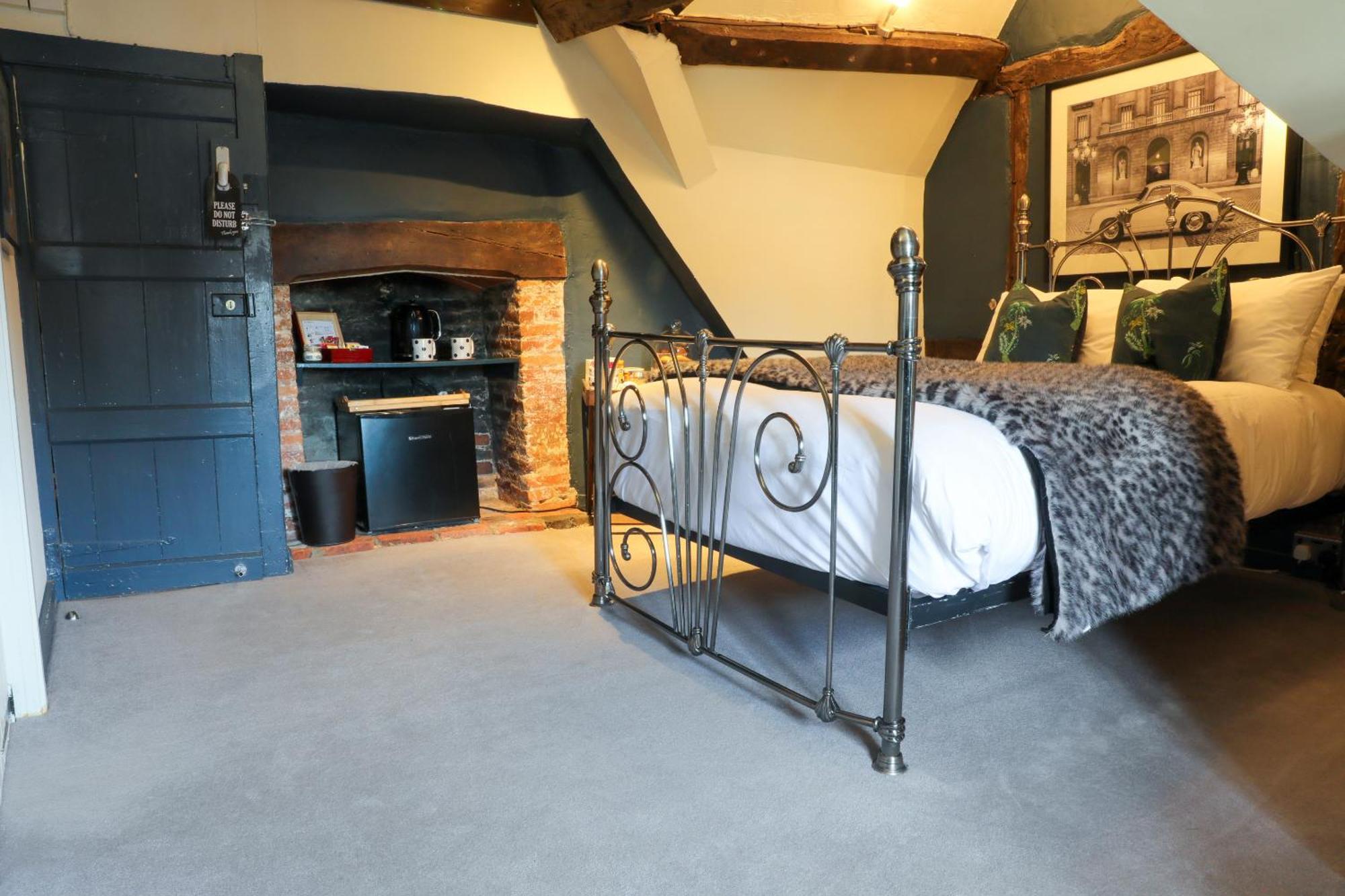 The Kingsbury 7Even 8Ight Bed & Breakfast มาร์ลบะระ ห้อง รูปภาพ