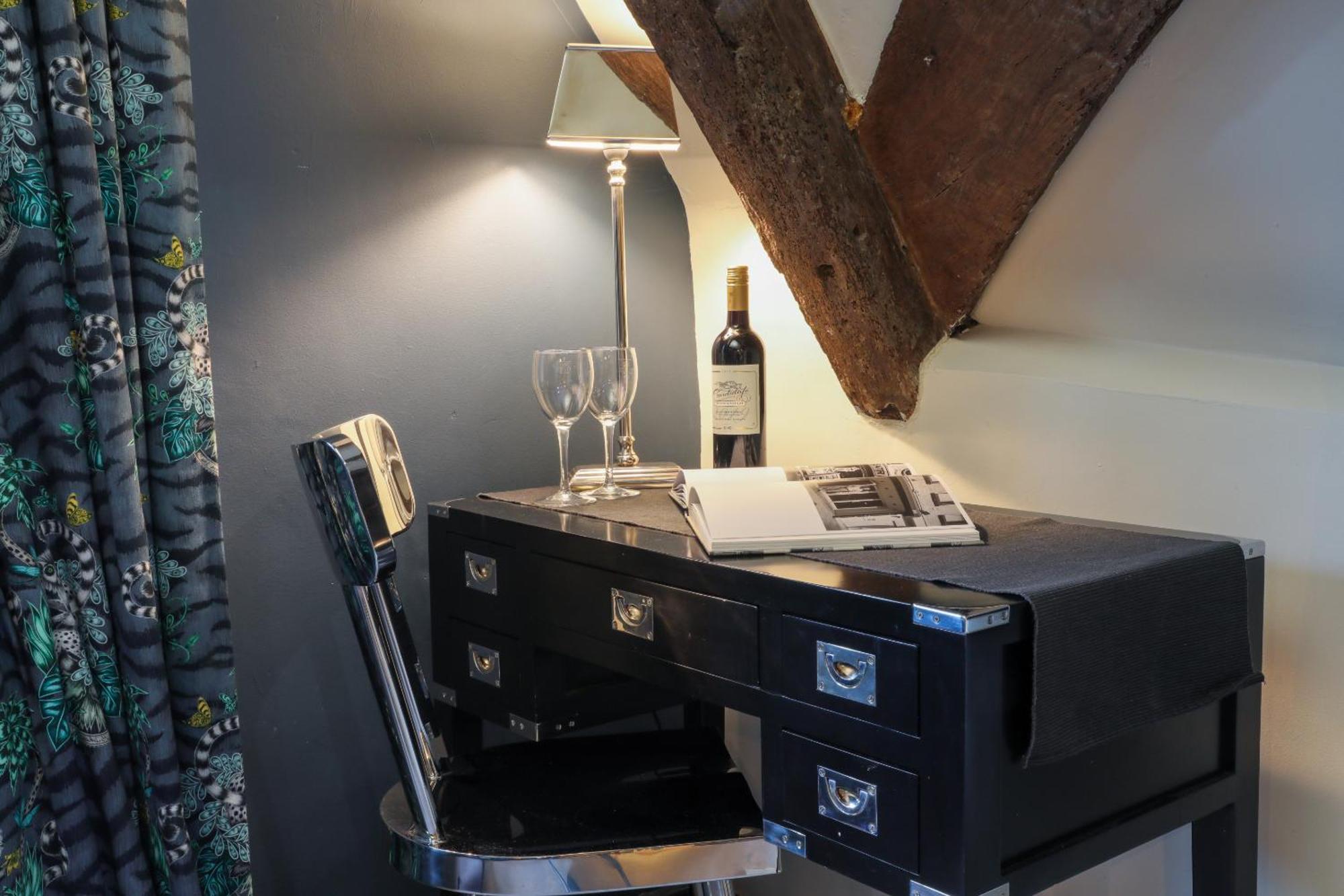 The Kingsbury 7Even 8Ight Bed & Breakfast มาร์ลบะระ ห้อง รูปภาพ