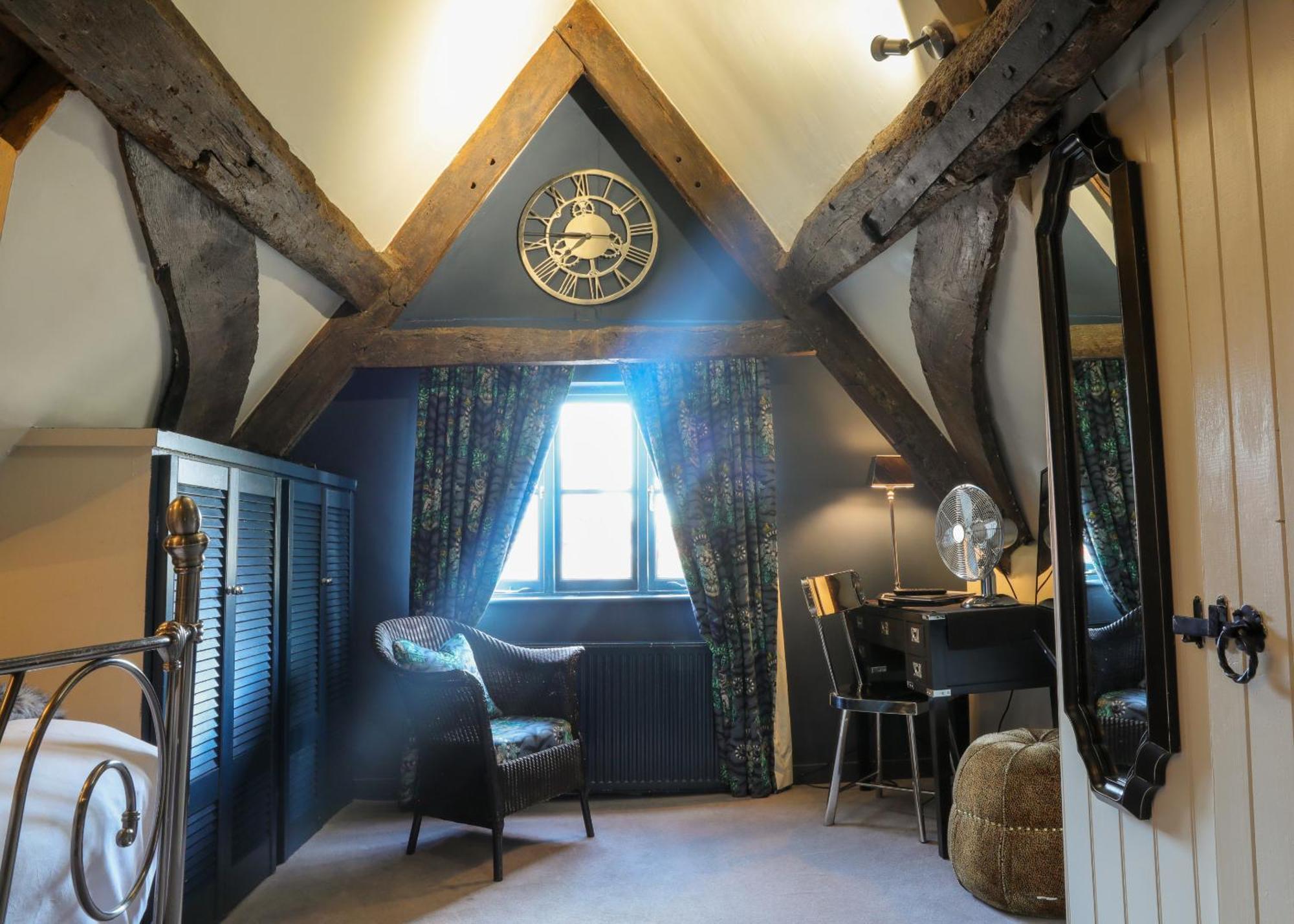 The Kingsbury 7Even 8Ight Bed & Breakfast มาร์ลบะระ ห้อง รูปภาพ