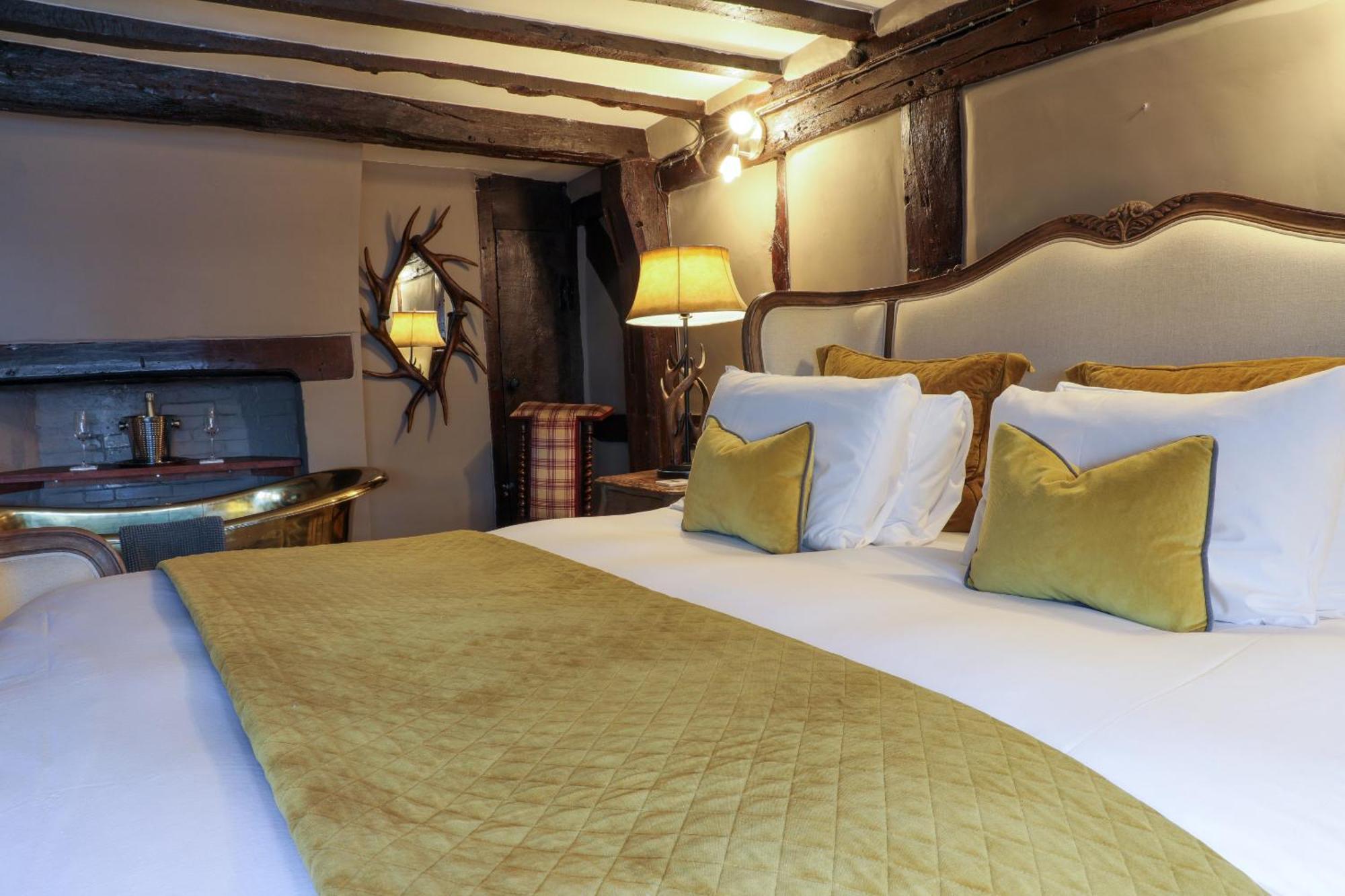 The Kingsbury 7Even 8Ight Bed & Breakfast มาร์ลบะระ ห้อง รูปภาพ