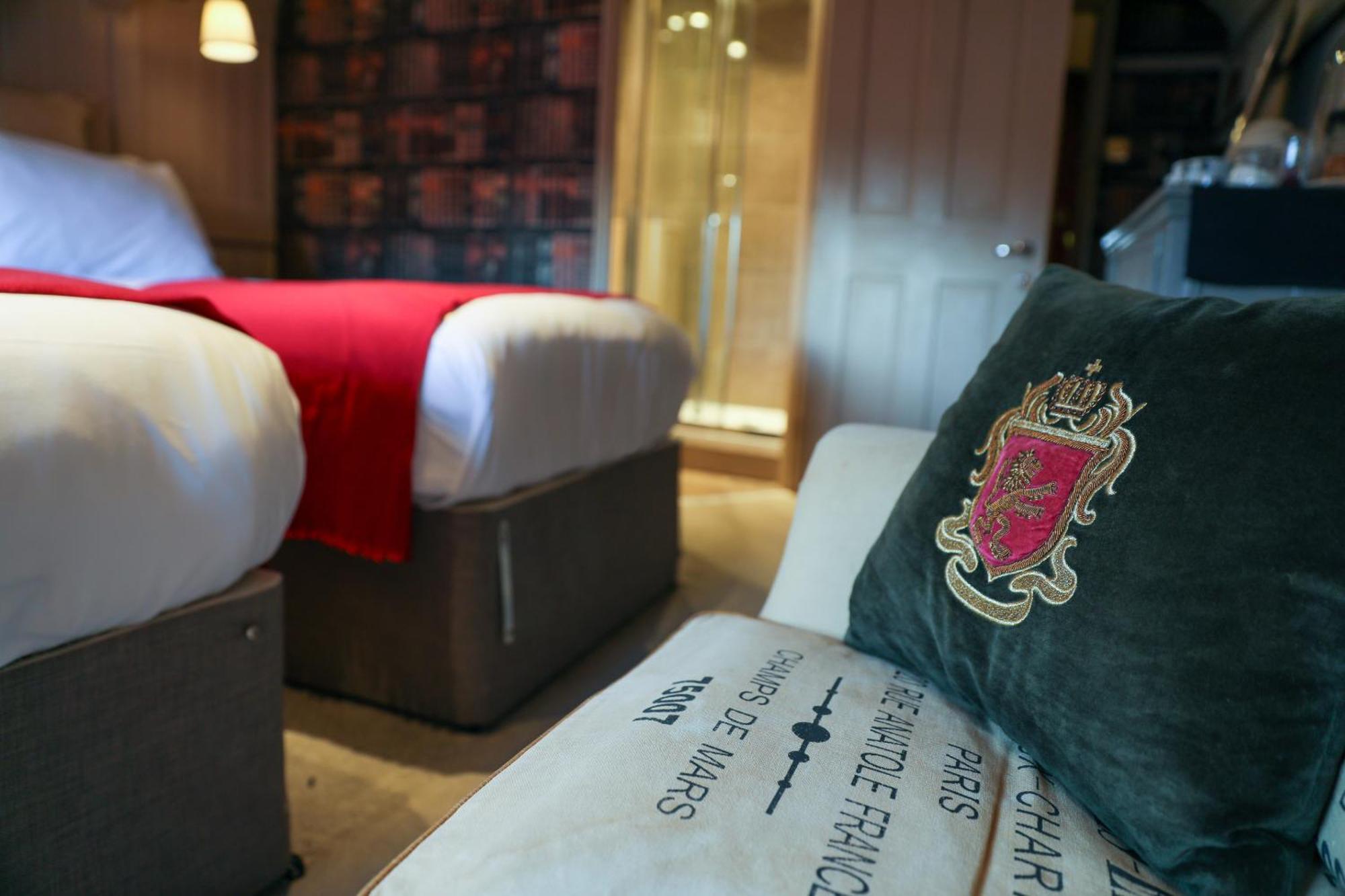 The Kingsbury 7Even 8Ight Bed & Breakfast มาร์ลบะระ ห้อง รูปภาพ