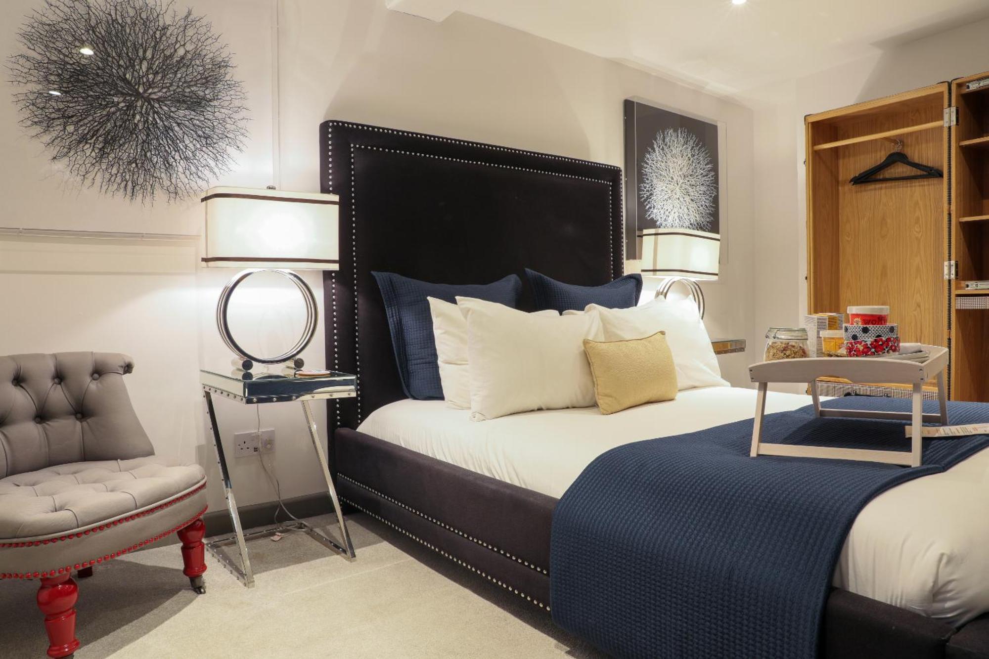 The Kingsbury 7Even 8Ight Bed & Breakfast มาร์ลบะระ ห้อง รูปภาพ