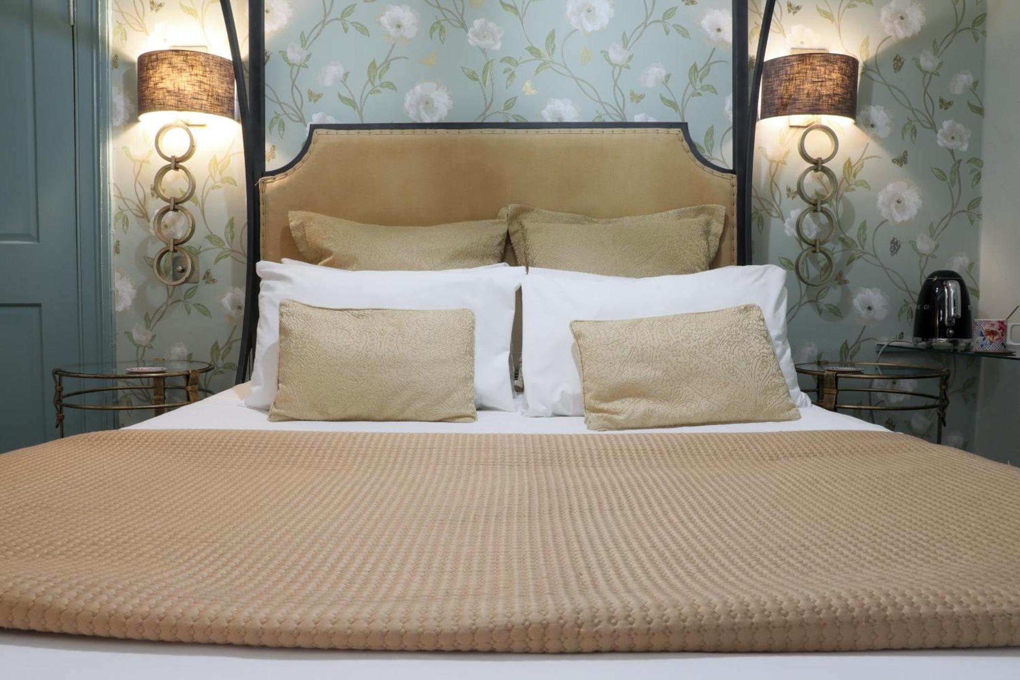 The Kingsbury 7Even 8Ight Bed & Breakfast มาร์ลบะระ ห้อง รูปภาพ