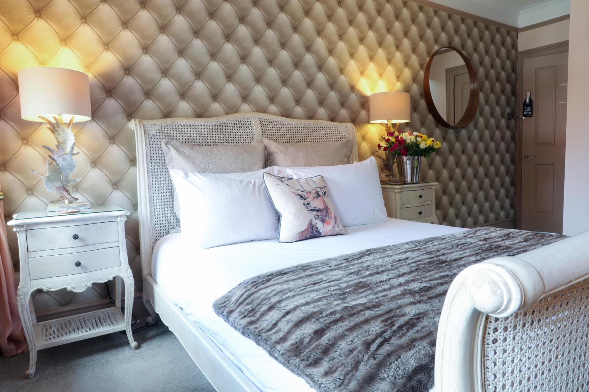 The Kingsbury 7Even 8Ight Bed & Breakfast มาร์ลบะระ ห้อง รูปภาพ